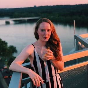 Meet your Posher, Caitlin